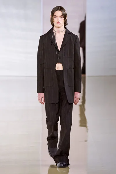 Look 18